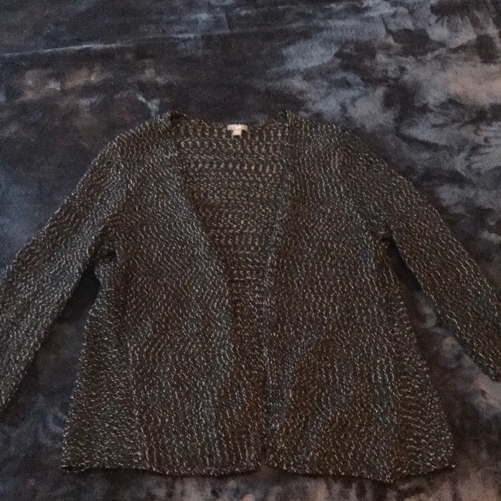 Women’s quarter length sleeve cardigan